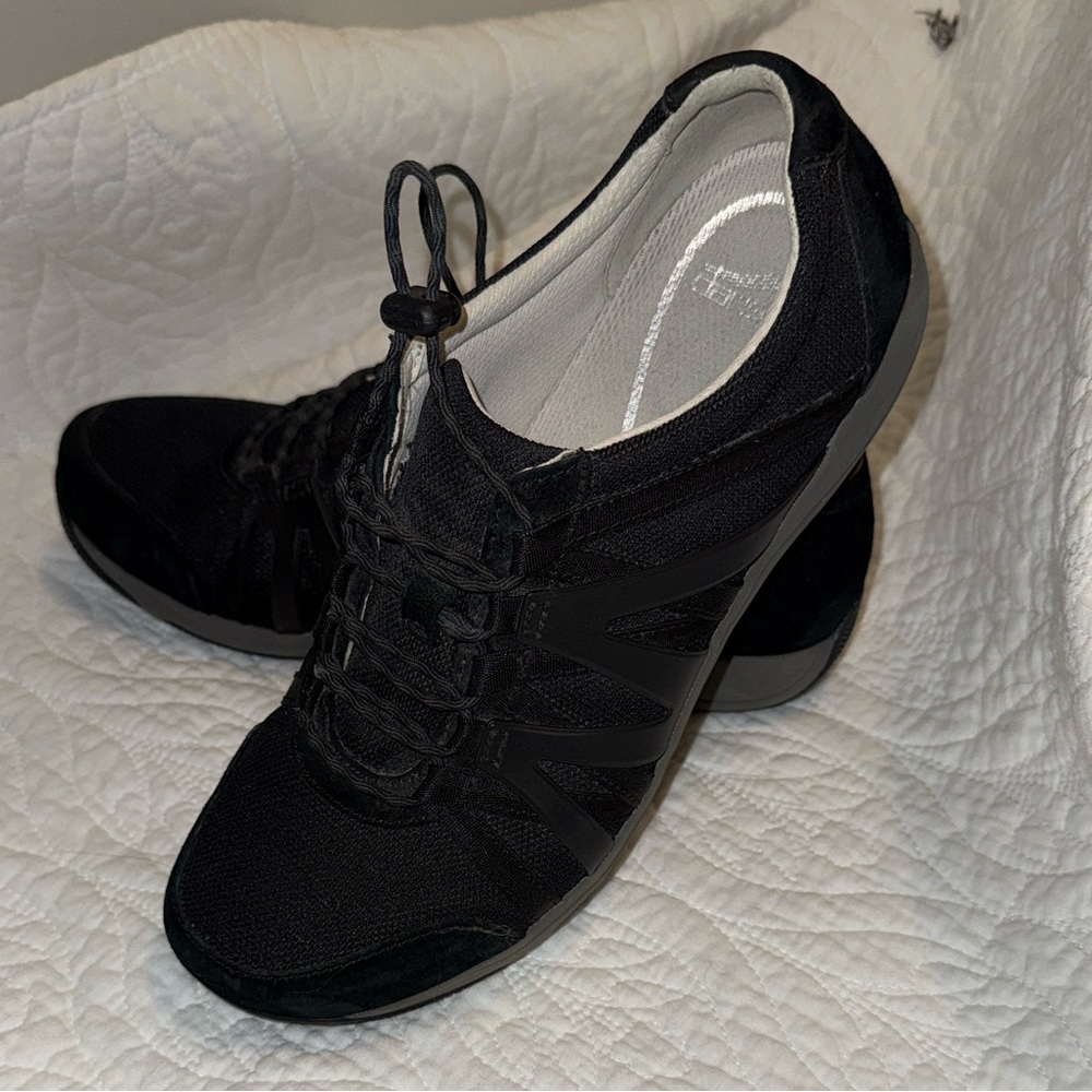 Like NEW Black Dansko Henriette athletic shoe